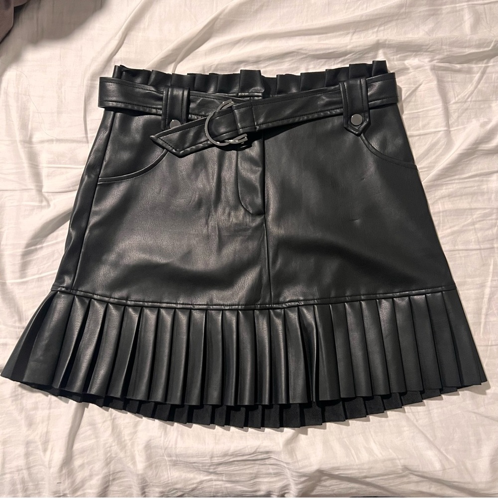 ZARA BLACK FAUX LEATHER PLEATED MINI SKIRT WITH BELT